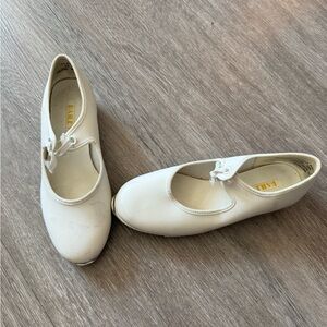 Girls Size 13.5 White Tap Shoes from Bailey’s Slipper Shop